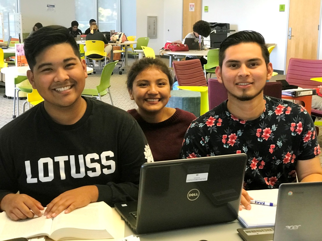 Students at mesa college’s new AVANZA Engagement Center 