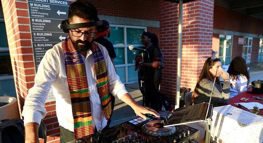 Dr. Roberto Rubalcaba at the turntables