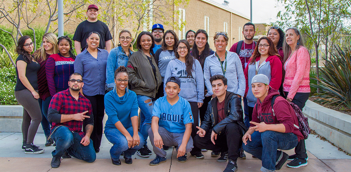 Group of gateway students pose for a photo