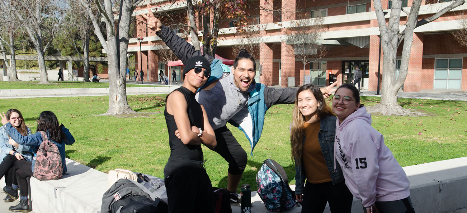 Four friends meet up on the first day of classes in 2019