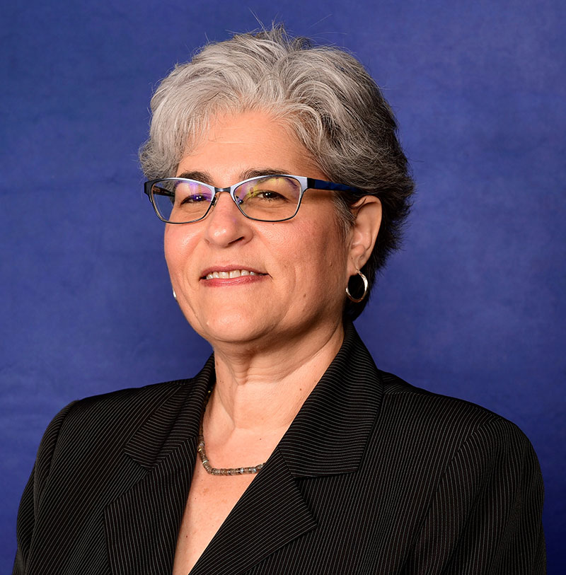 Dr. Michelle Fischthal portrait photo