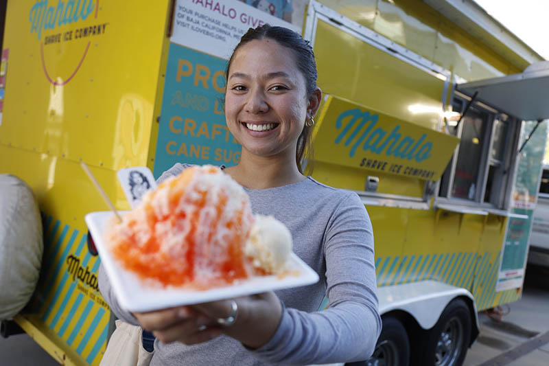 Free shave ice on giving day
