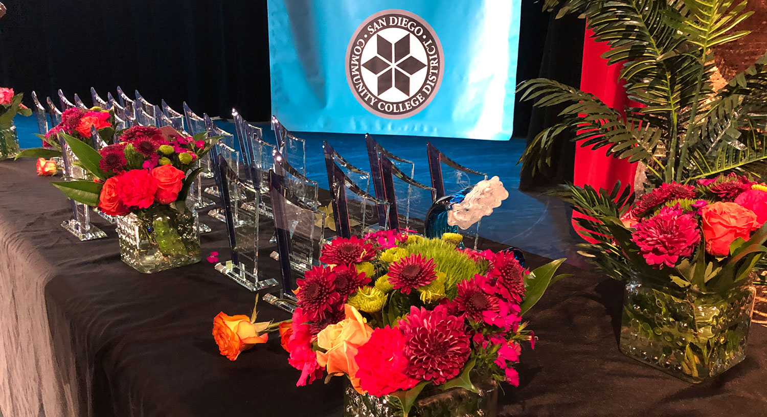 Flowers and award on a table before the event