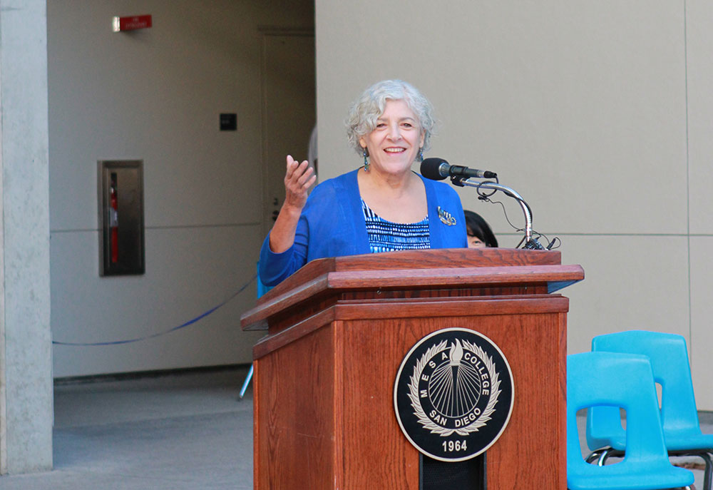 Maria Nieto Senour speaking at a podium