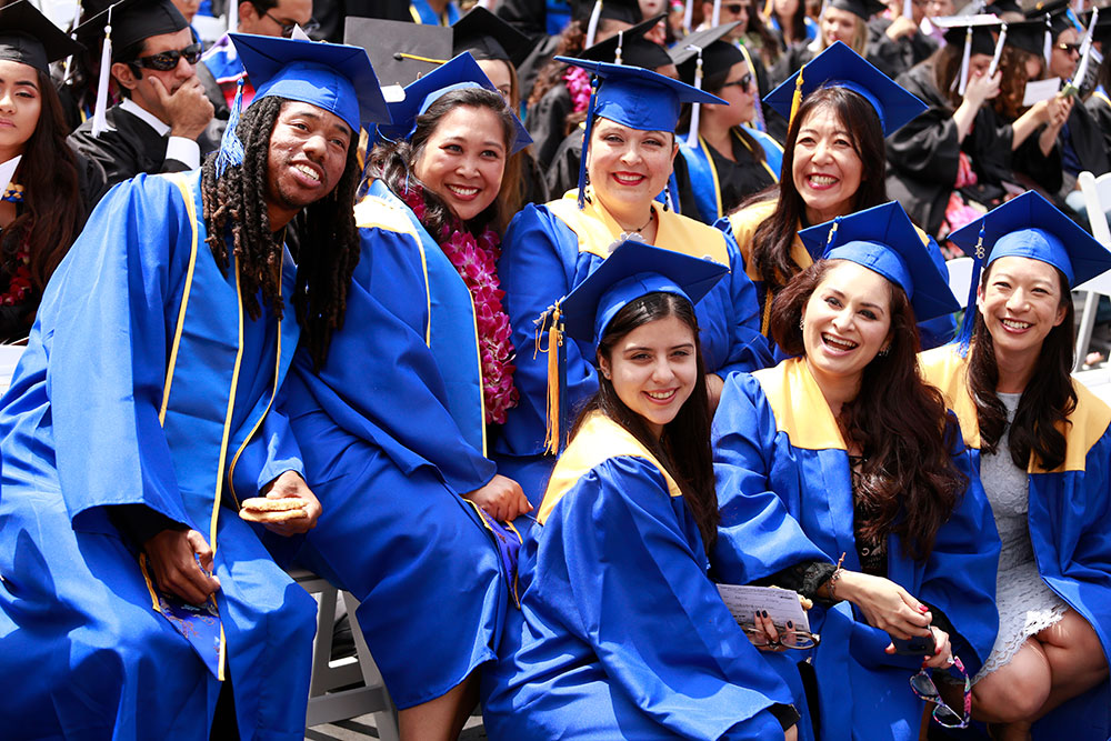 A group of mesa graduates who earned baccalaureate degrees.