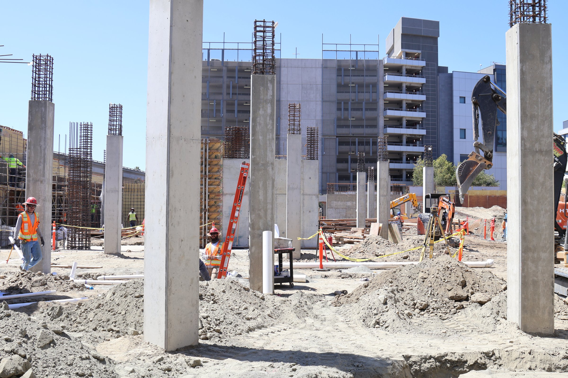city_college_student_housing_cement pillars