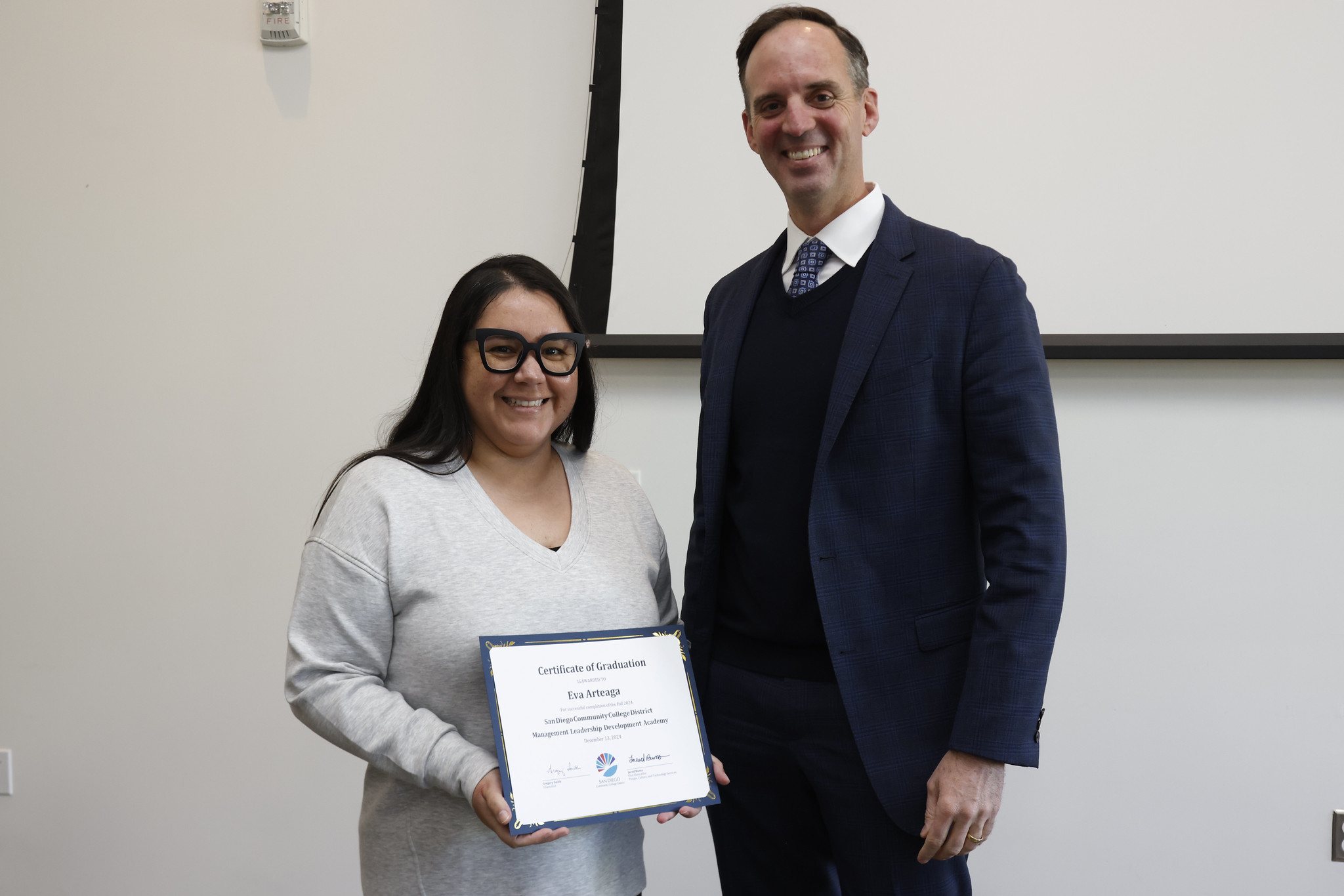 
Eva Areaga receives her certificate.
