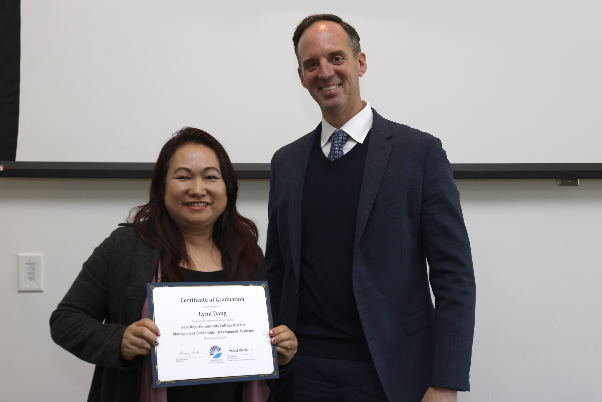 
Lynn Dang receives her certificate.
