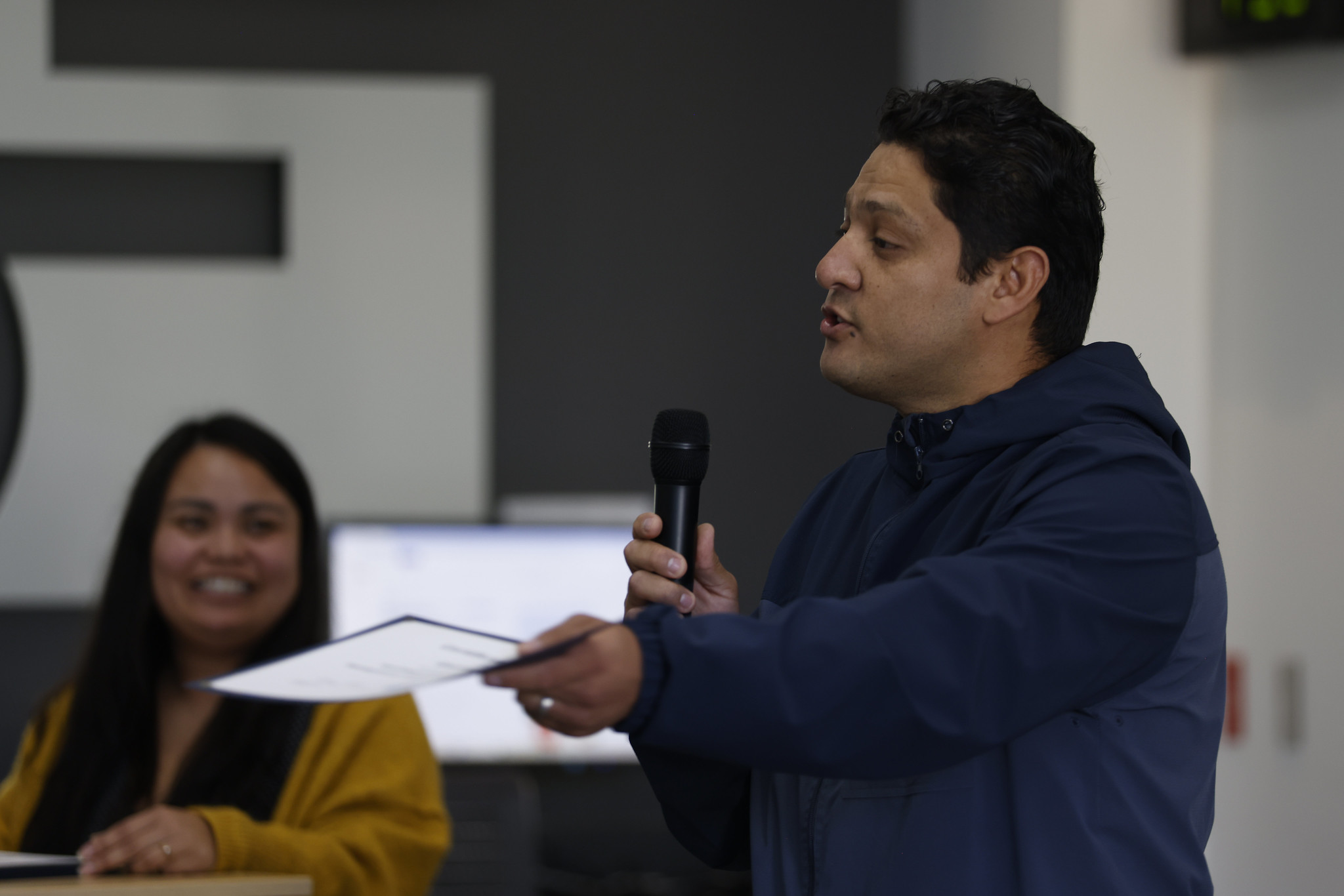
Gustavo Gomez receives his certificate.
