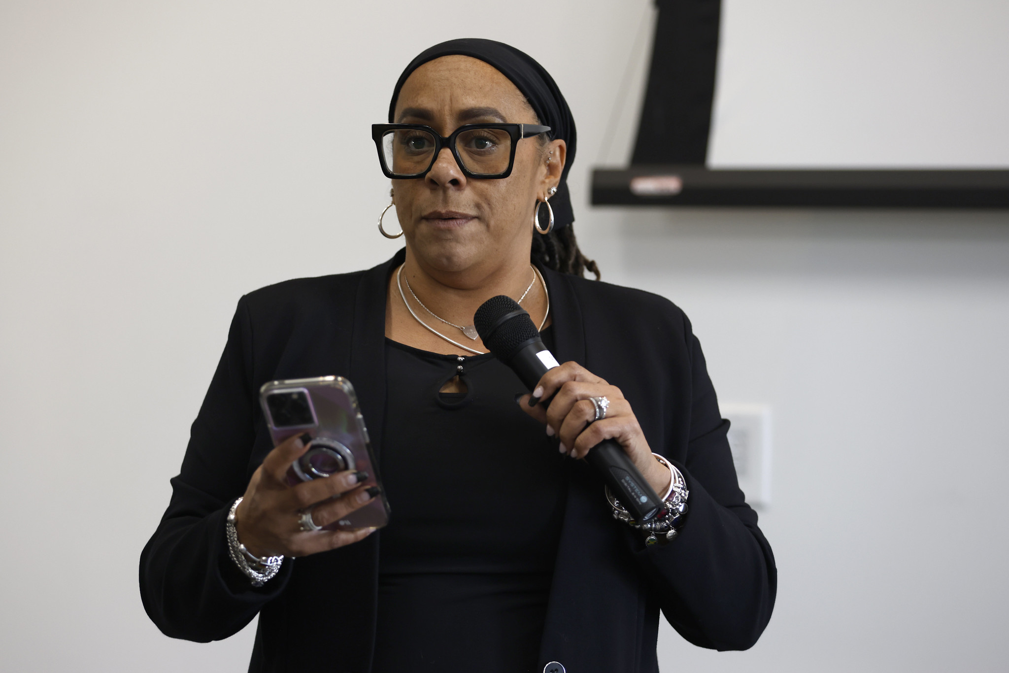 
CoCo Razemore receives her certificate.
