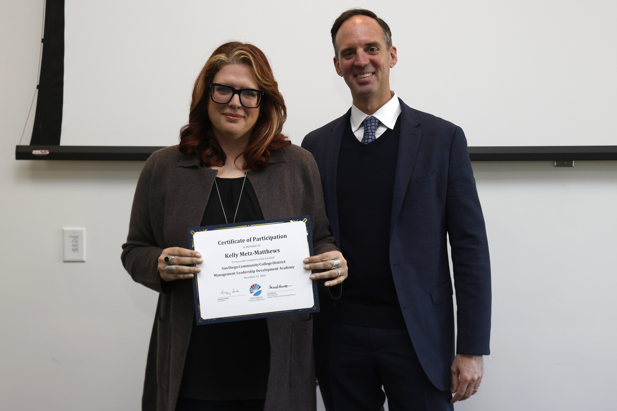 
Kelly Metz Matthews receives her certificate.
