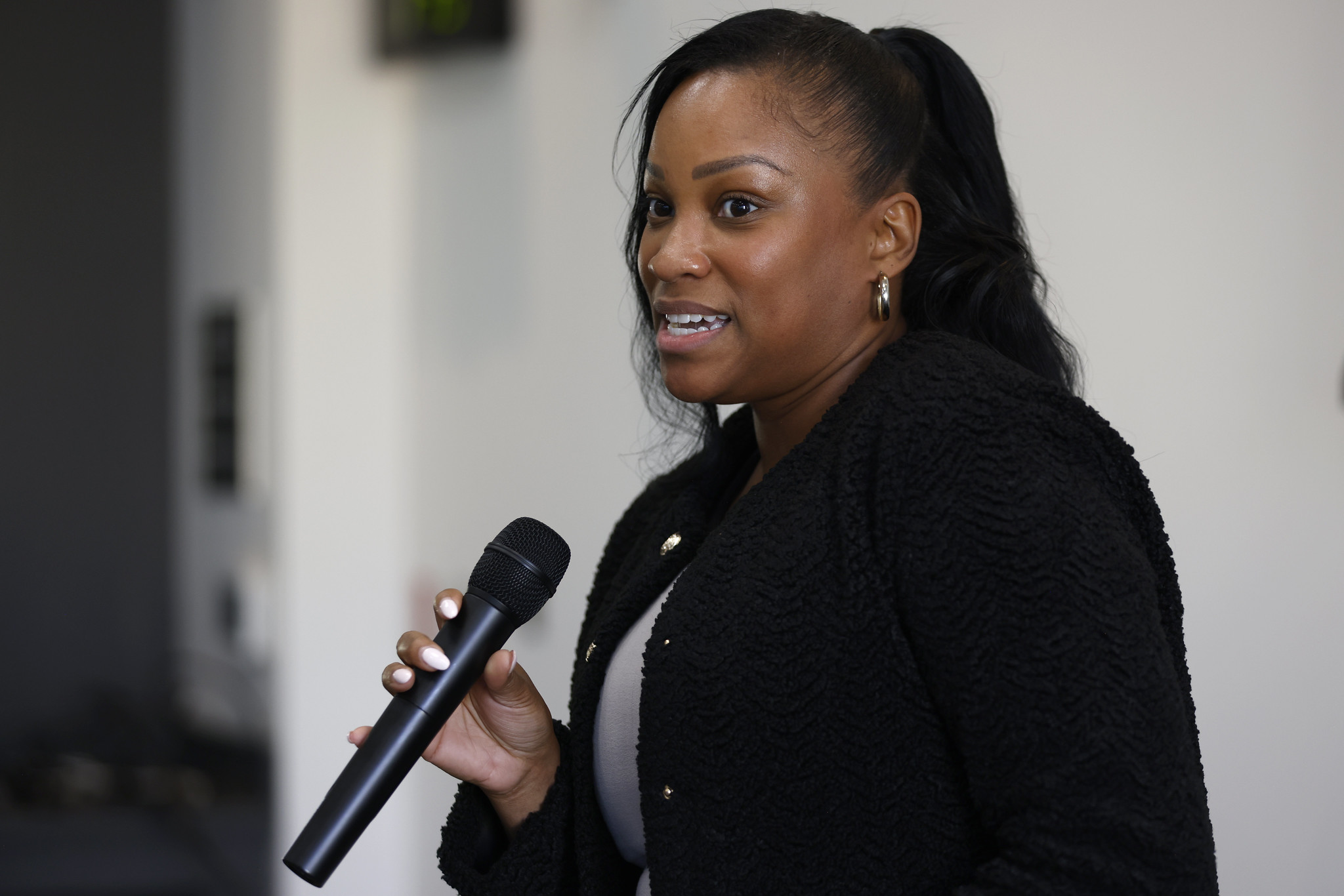 
Courtney McClair receives her certificate.
