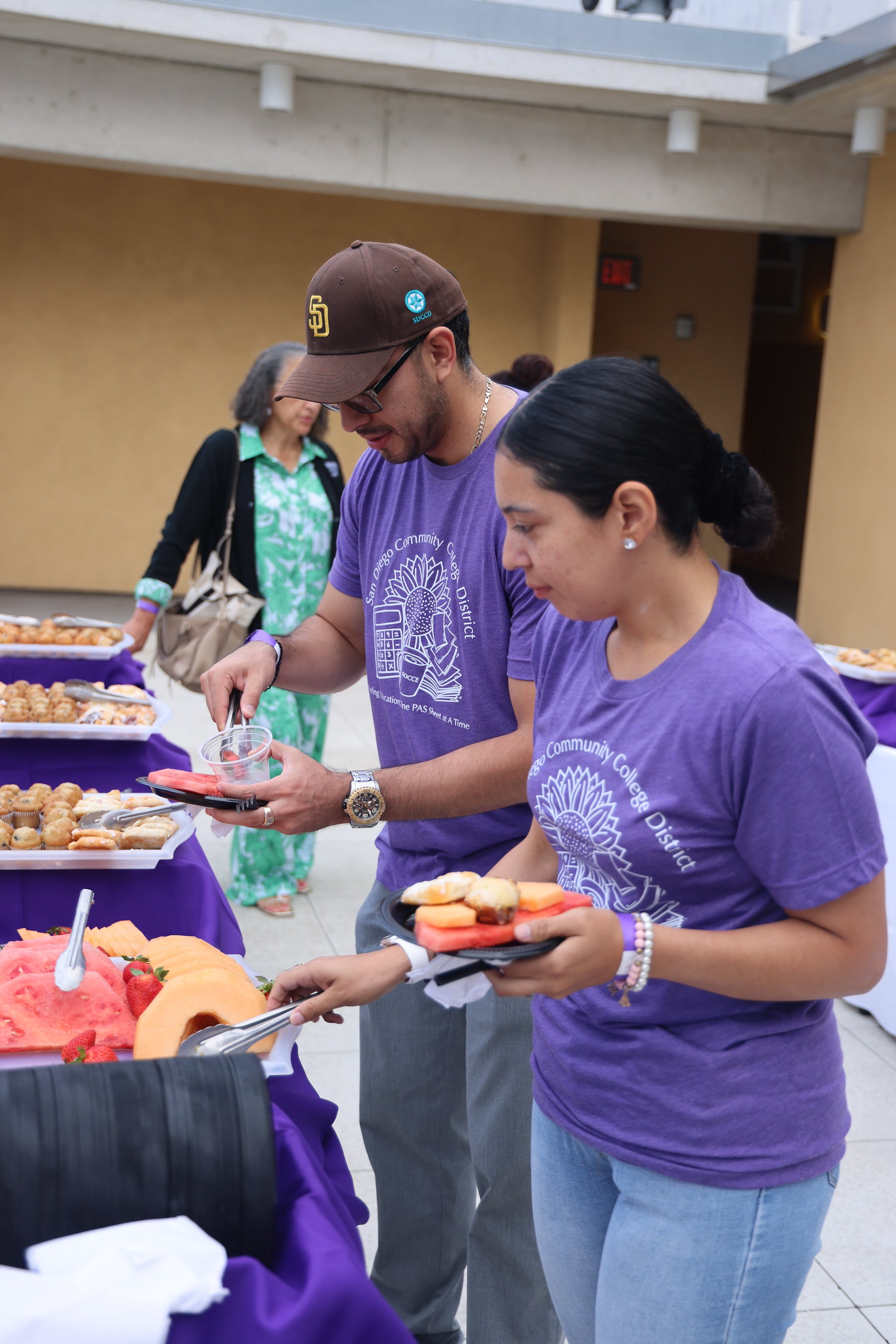 
Employees enjoyed a buffet lunch that was served after convocation.
