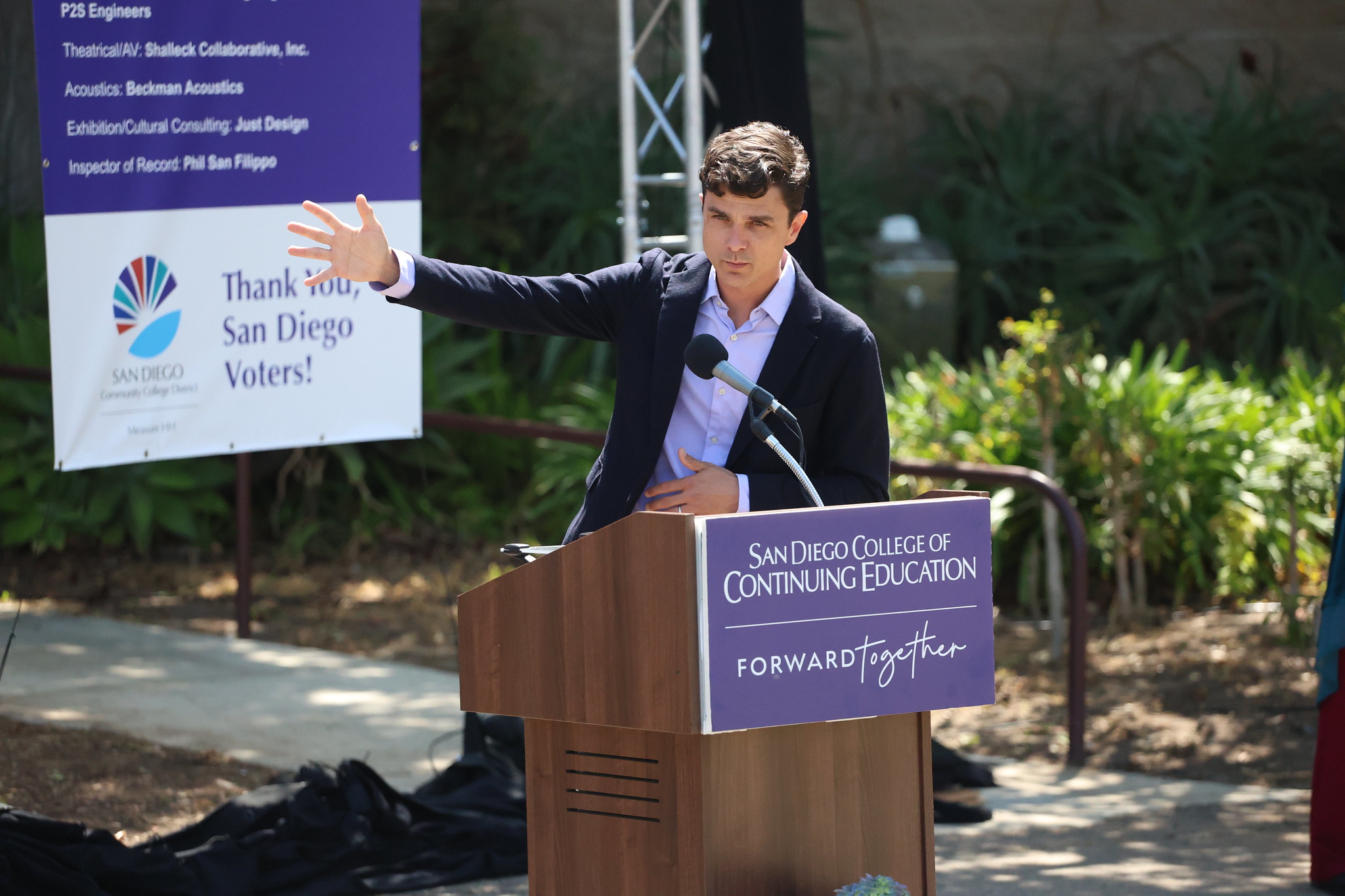 
A man at a podium.
