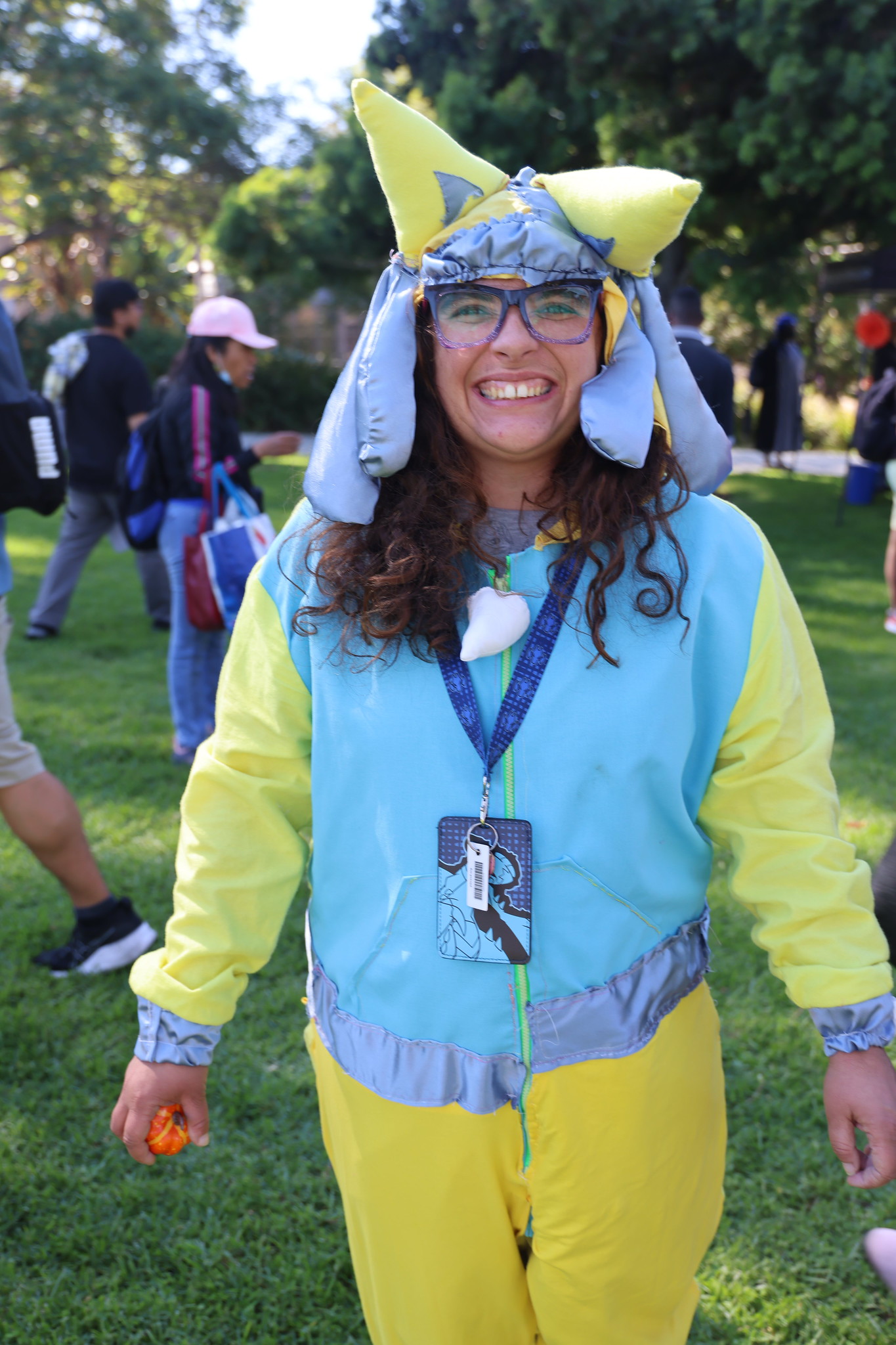 
A woman in a yellow and blue jumpsuit.

