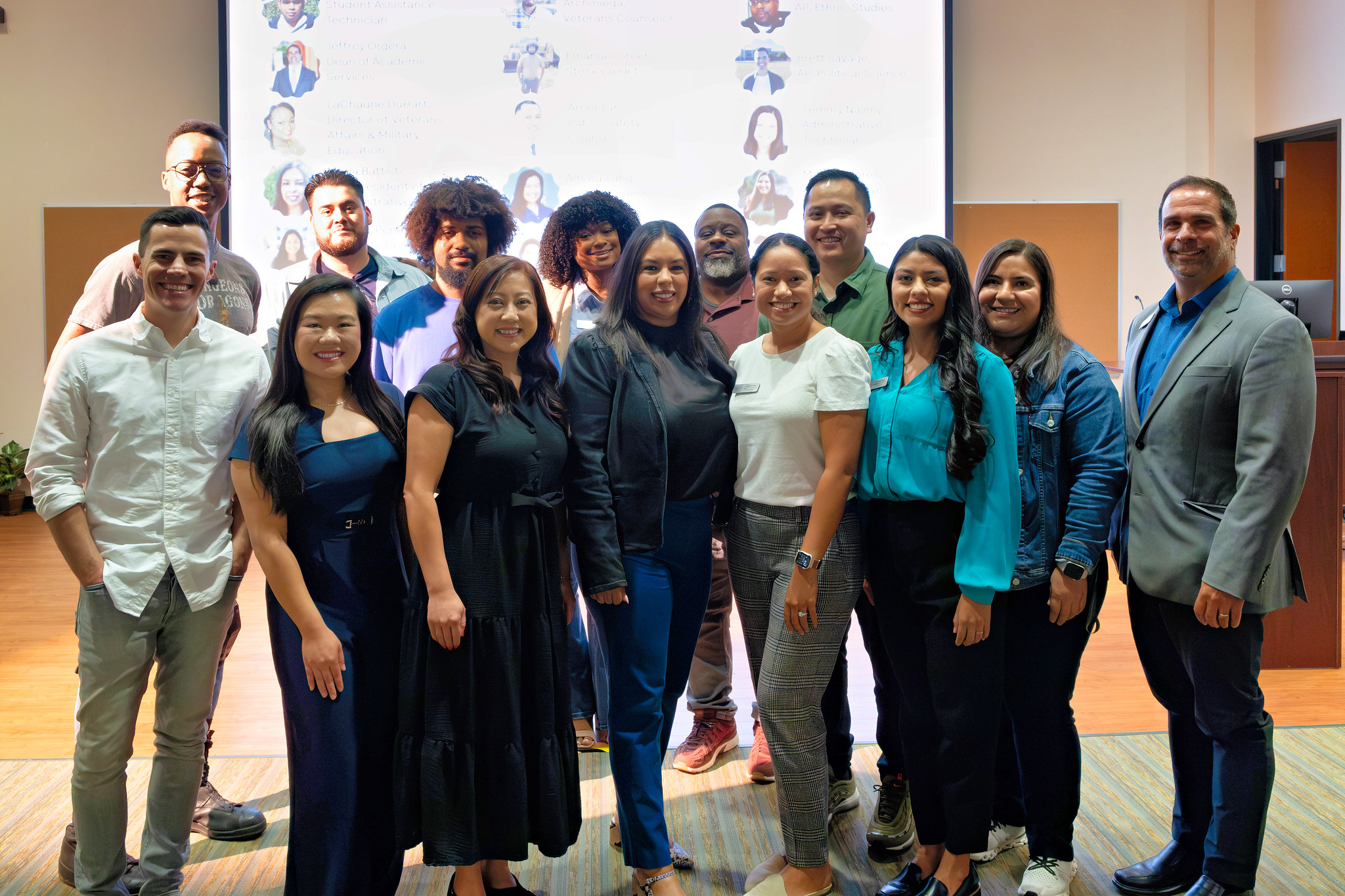 
Fourteen people pose for a group photo.
