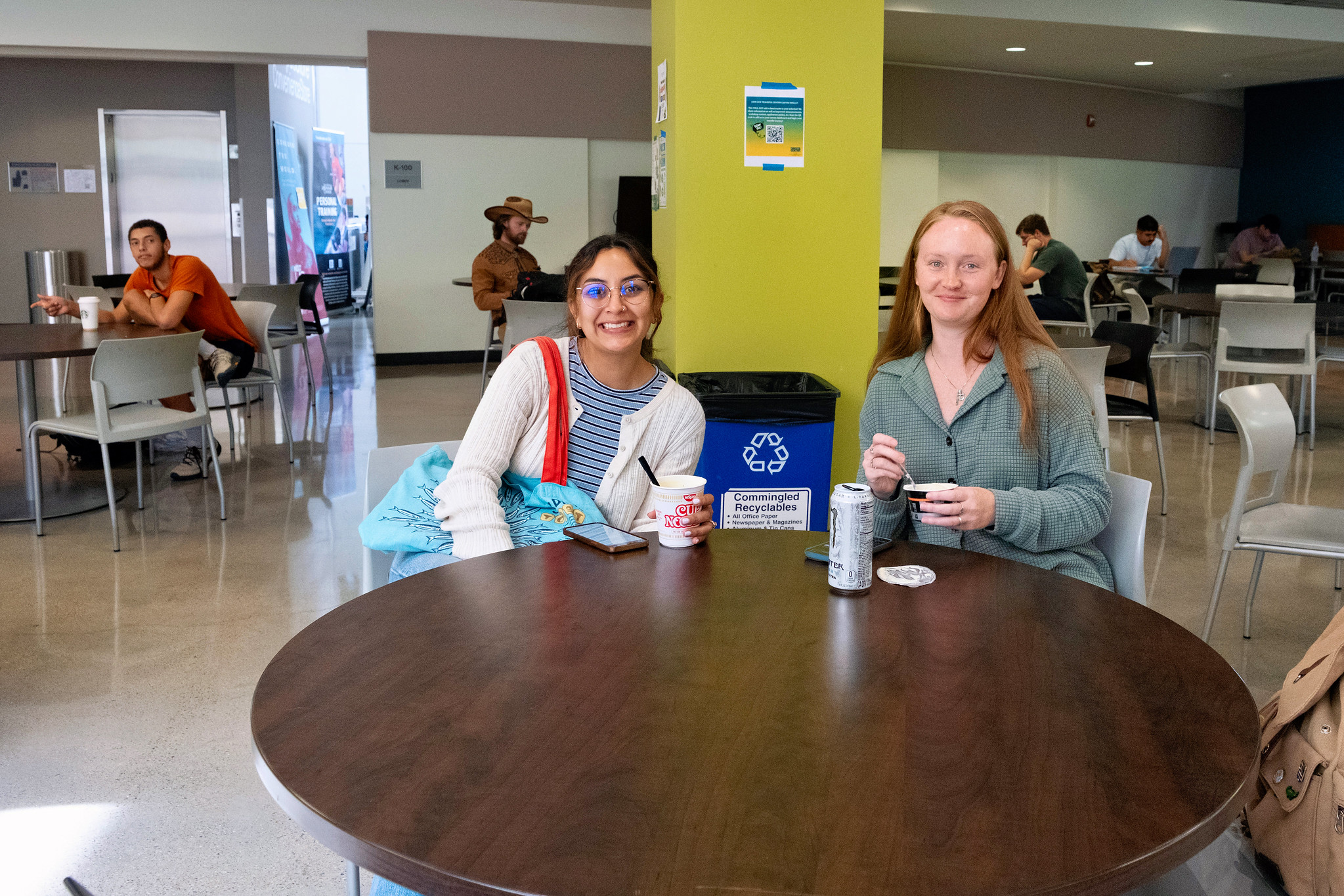 
Two students take a break to eat.&nbsp;
