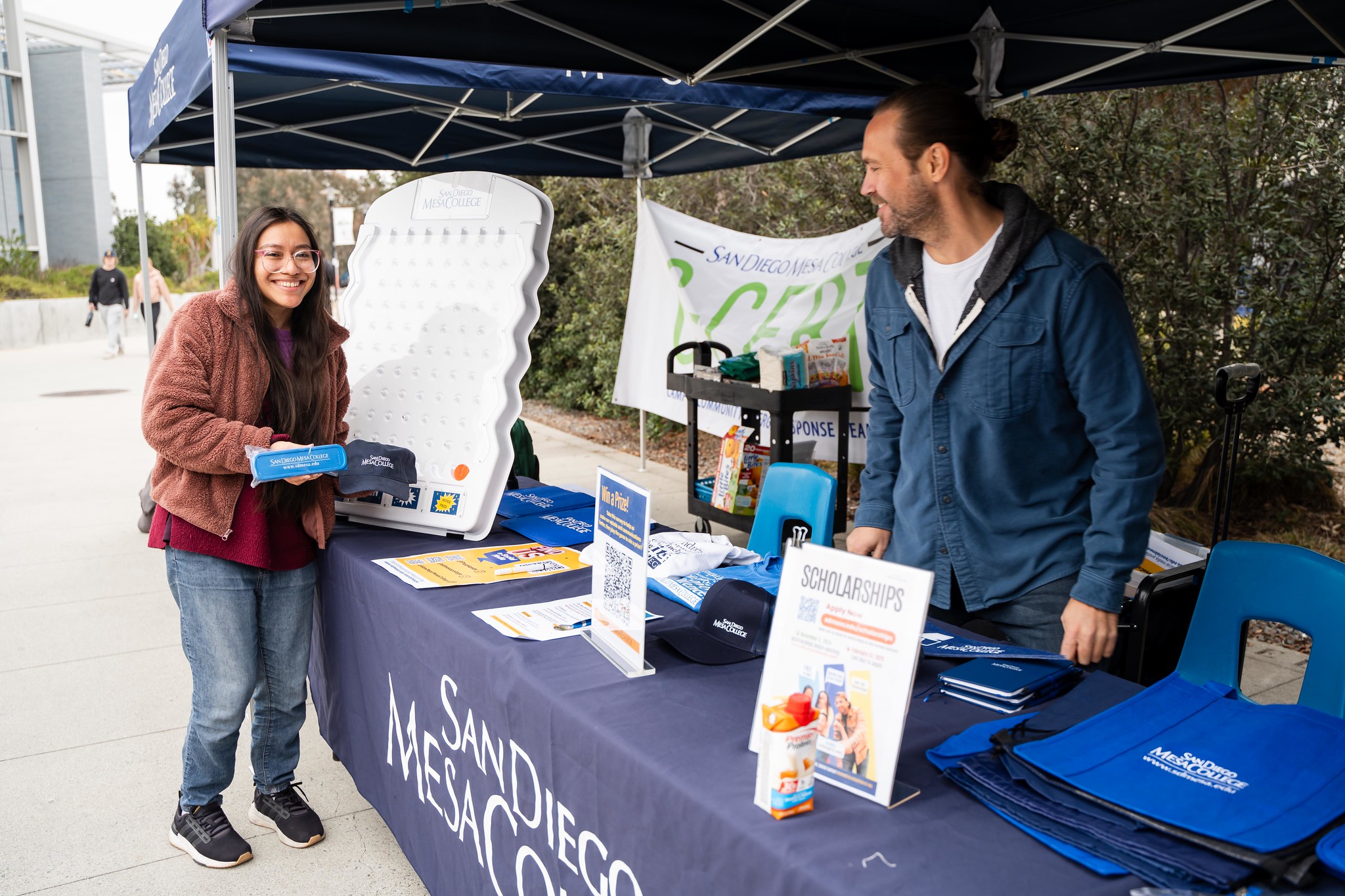 
A student wins a prize after at a Mesa booth.
