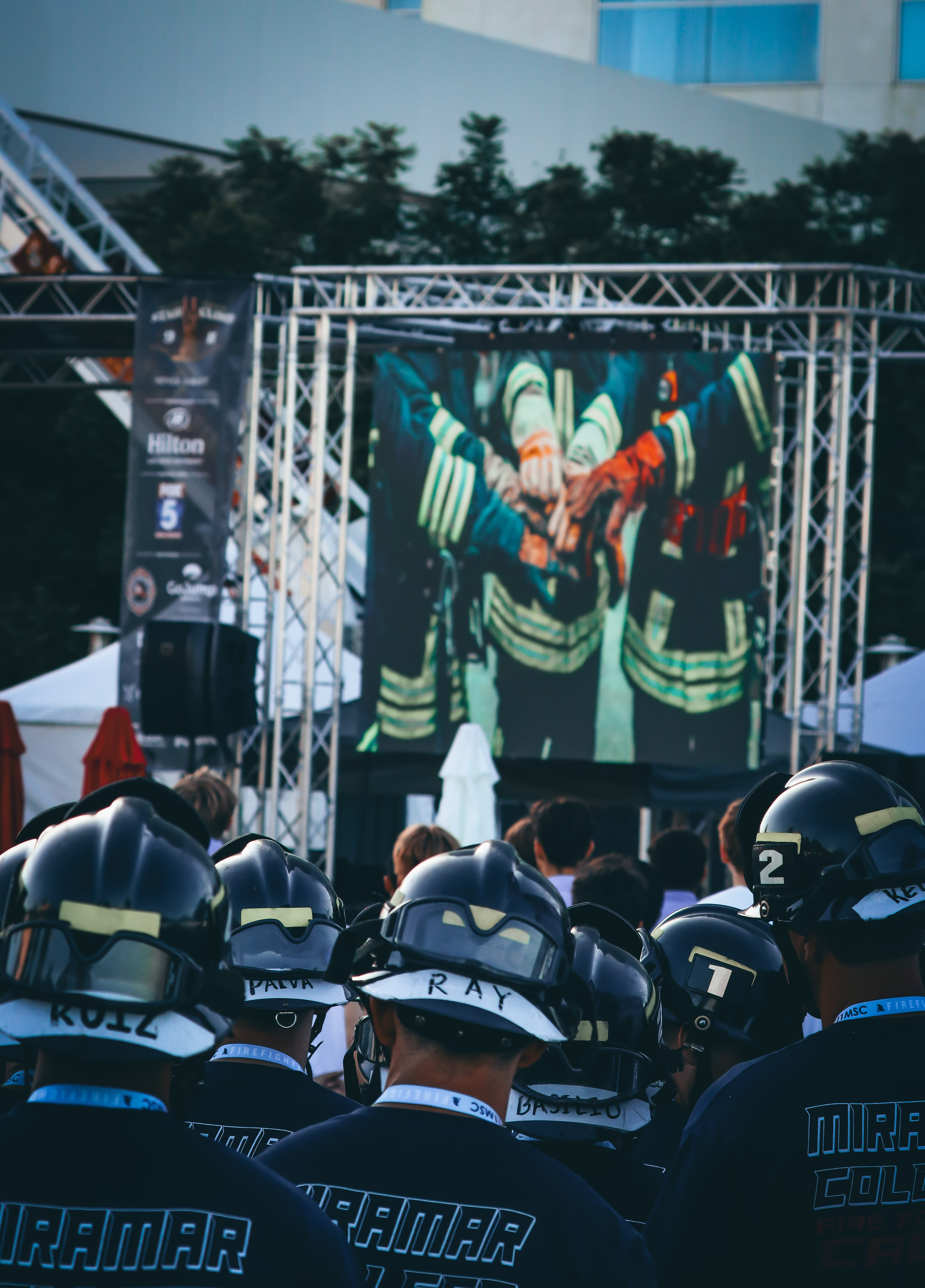 
Participants watch a presentation.
