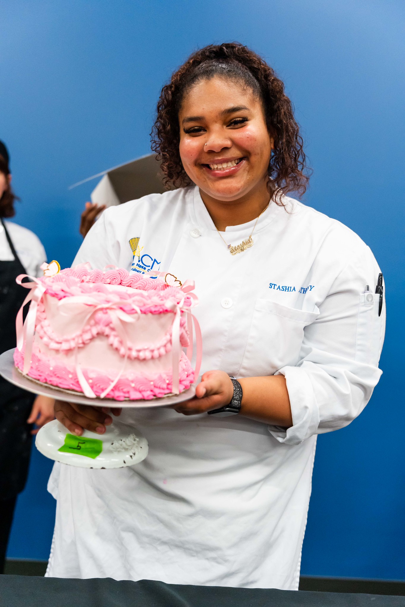 
A chef shows off her decorated cake.
