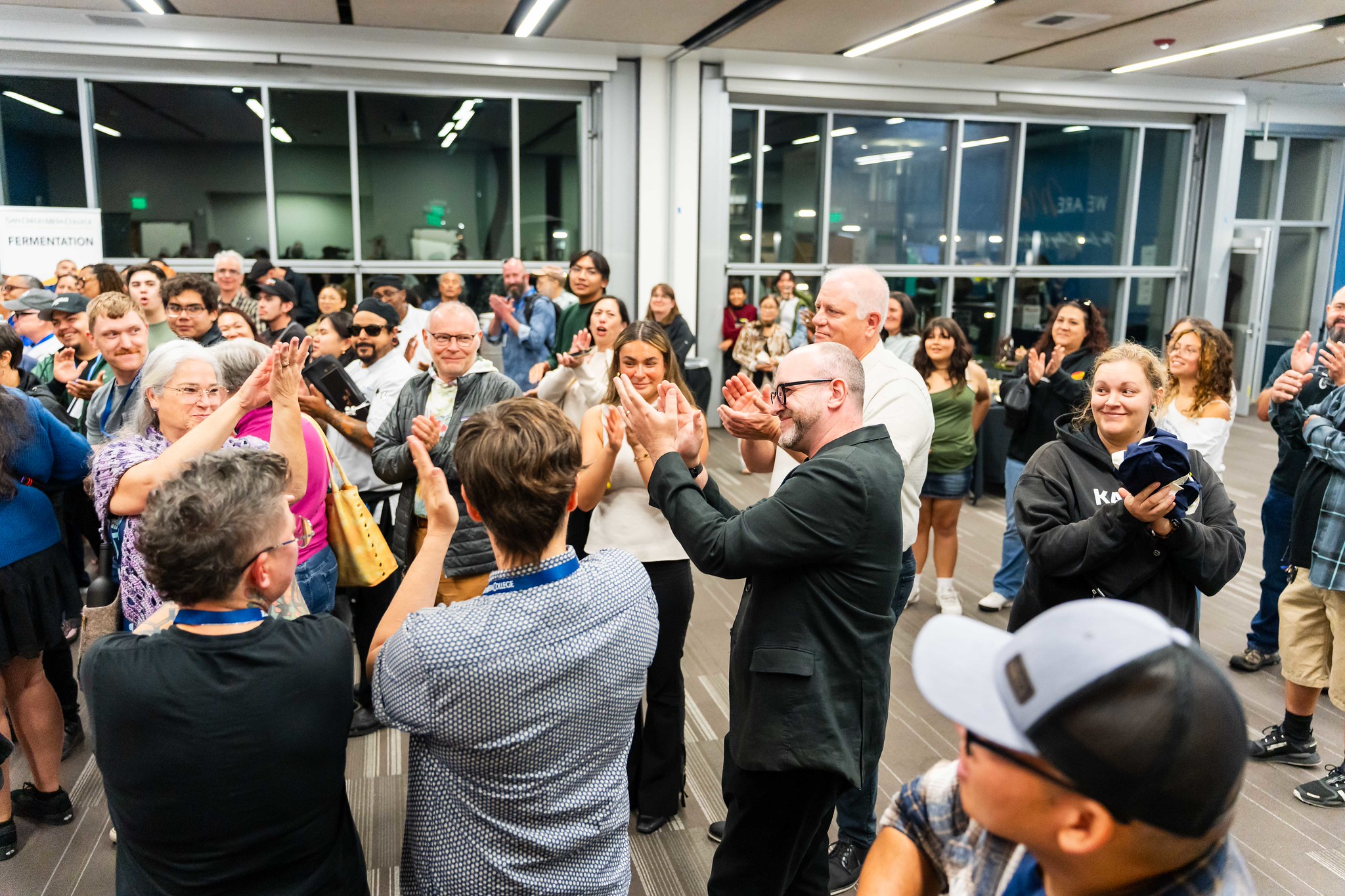 
The crowd applauds the chefs. 
