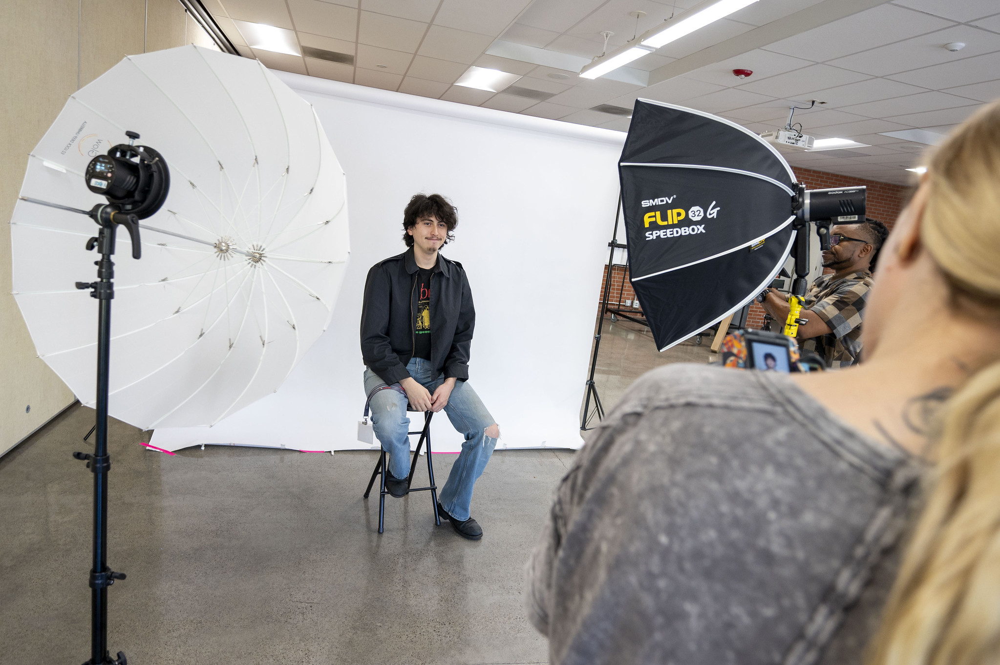 A student has a professional headshot taken.&nbsp;