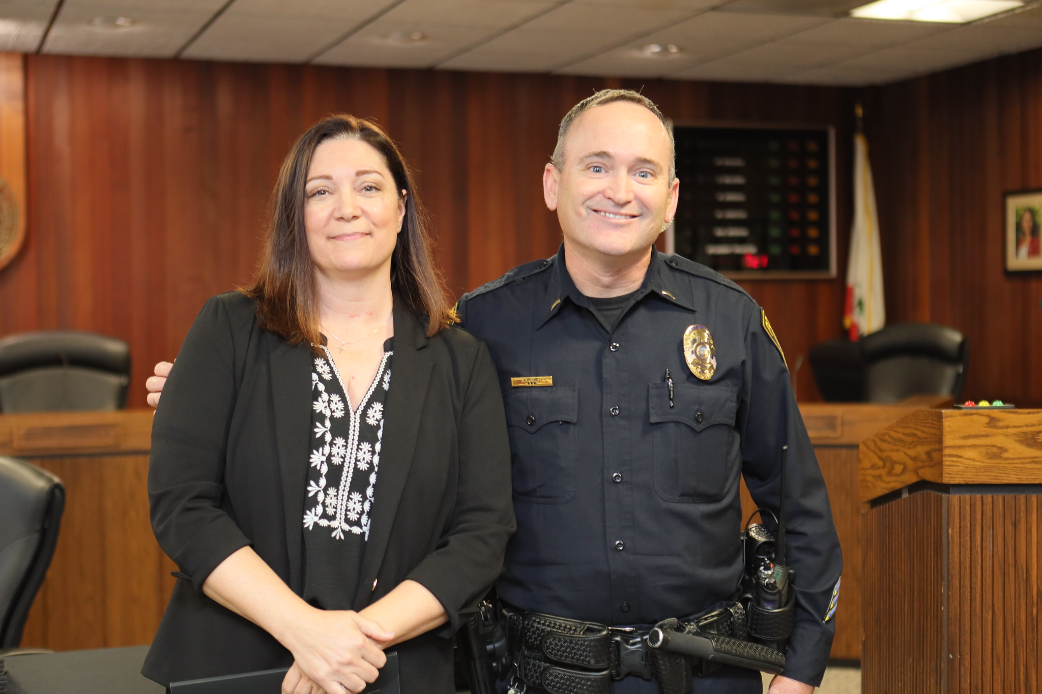 
An employee is presented with their service certificate.
