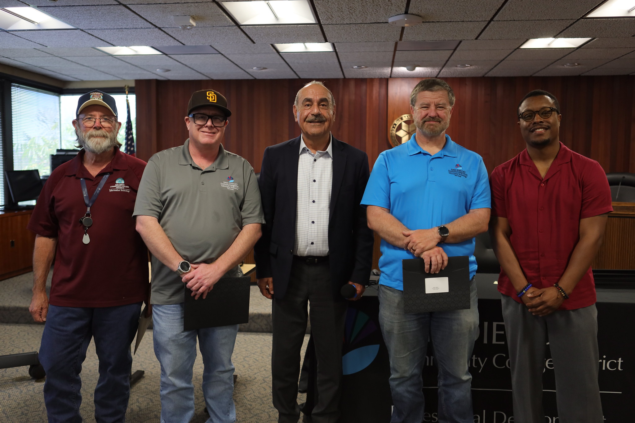 
An employee is presented with their service certificate.
