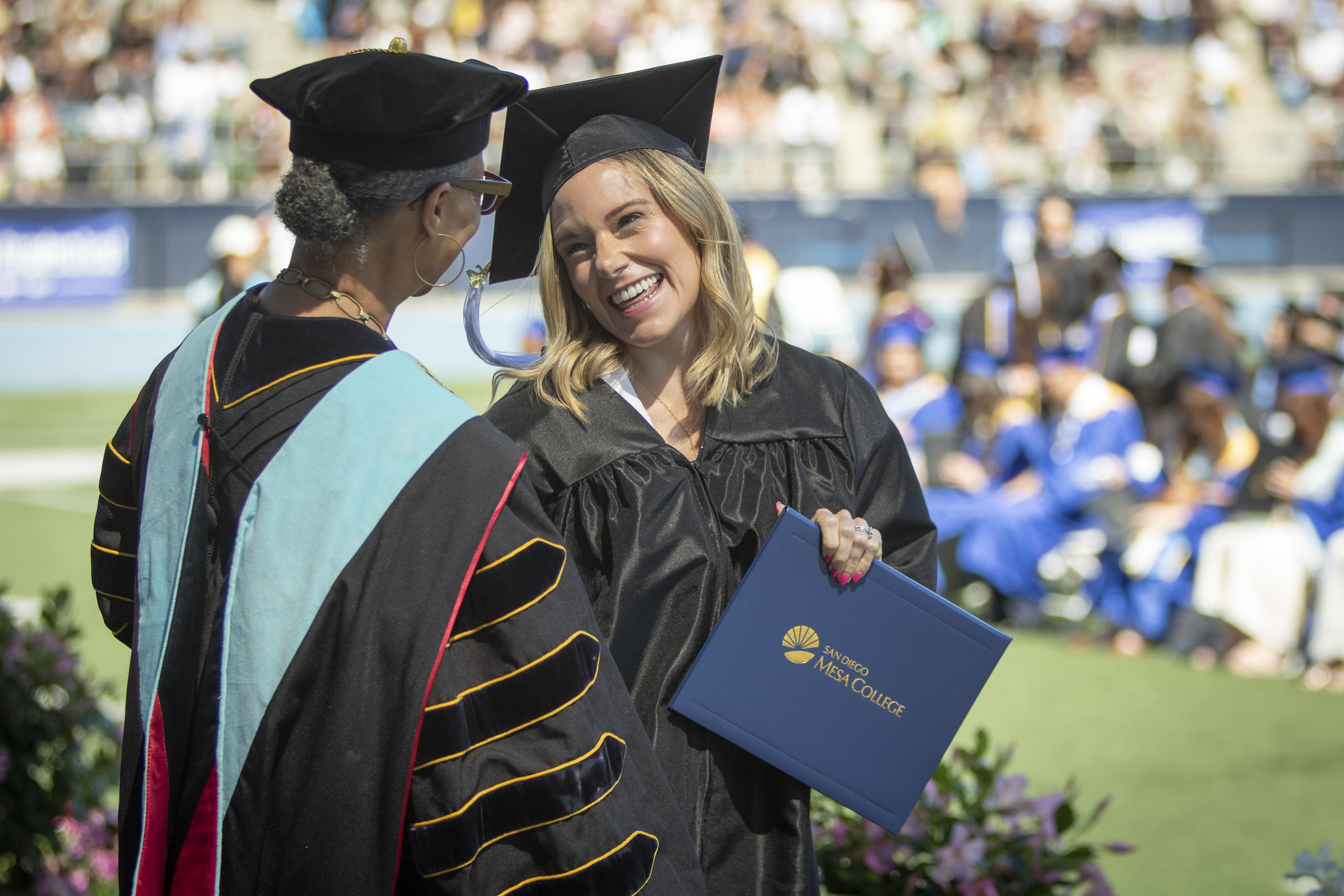 Mesa President Ashanti Hands shakes a graduates hand.&nbsp;
