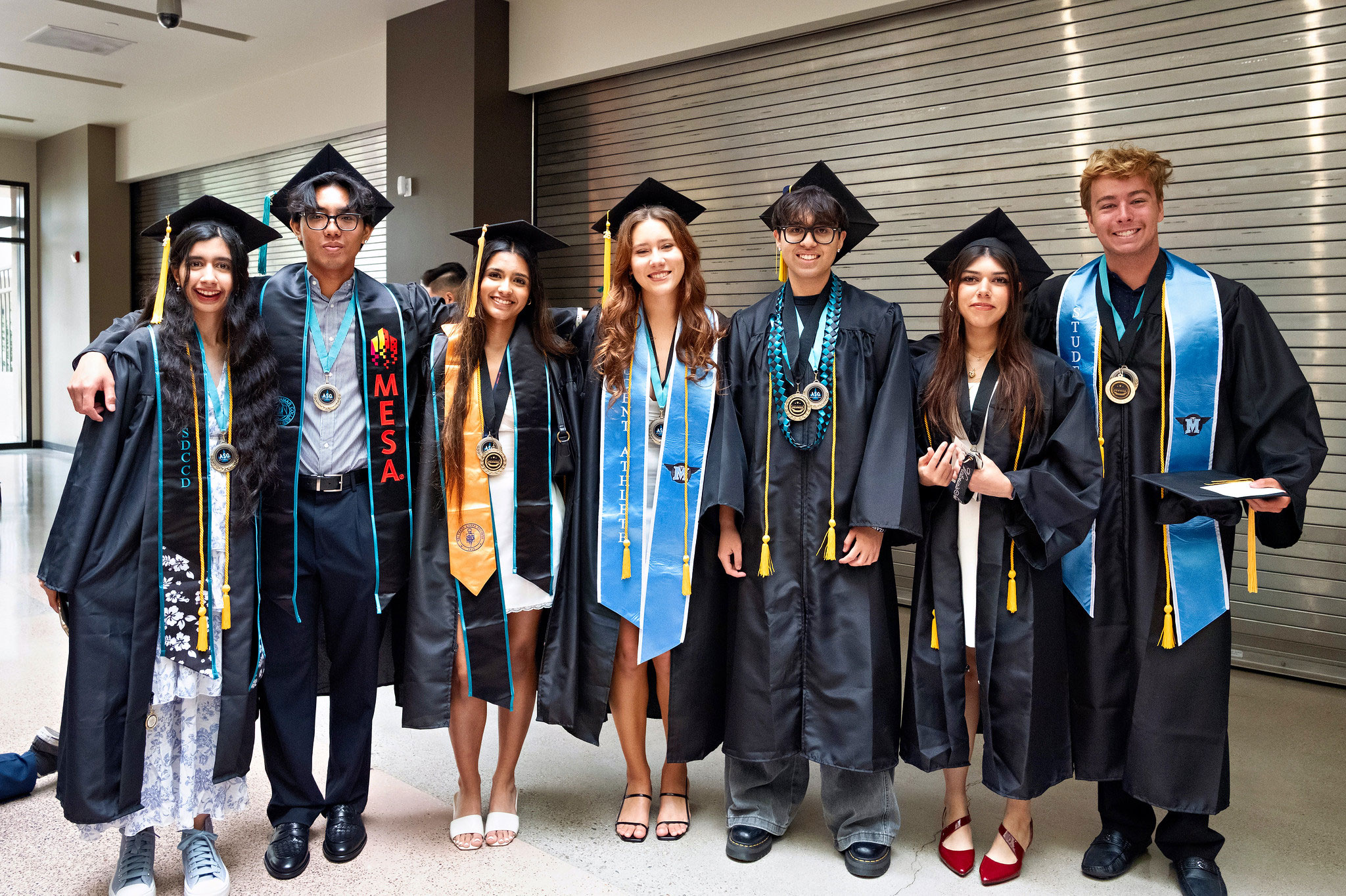 7 graduates take a group photo before the start of the ceremony.&nbsp;