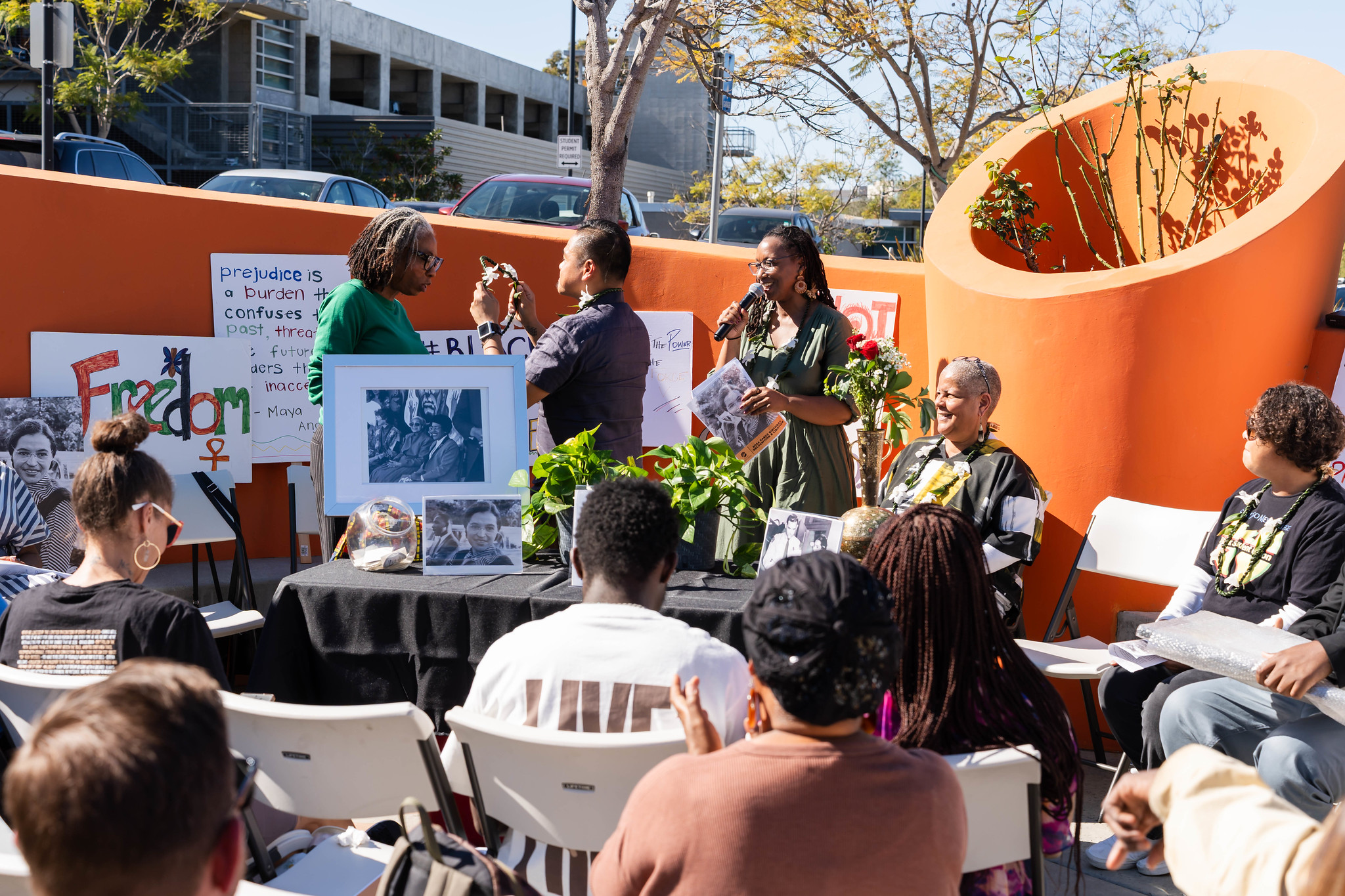 
A necklace is presented to Supervisor Monica Montgomery Steppe.

