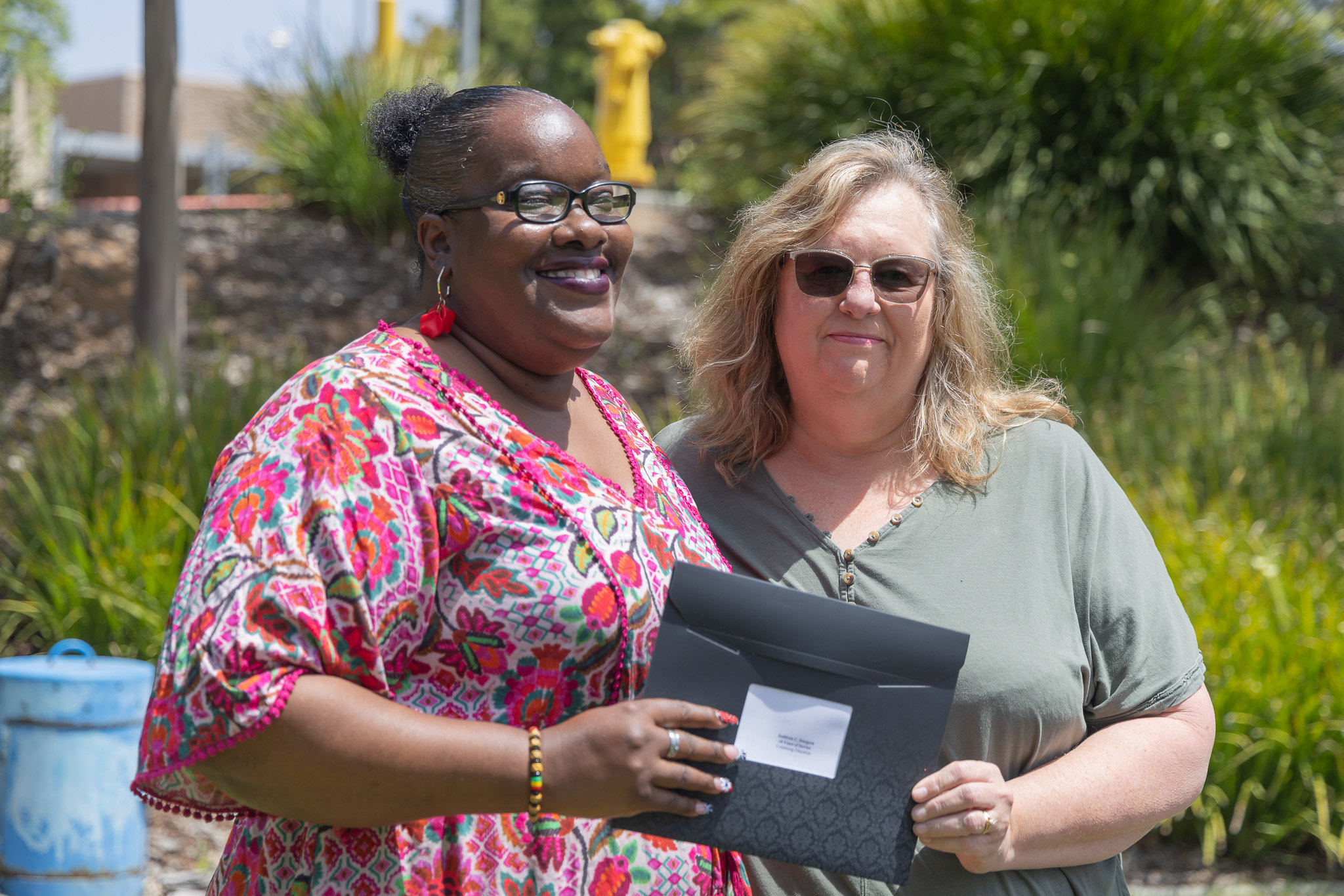 A presenter gives an employee a service award.&nbsp;